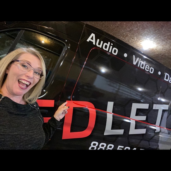 Meet your Posher, Stacey - Picture 2 of 7